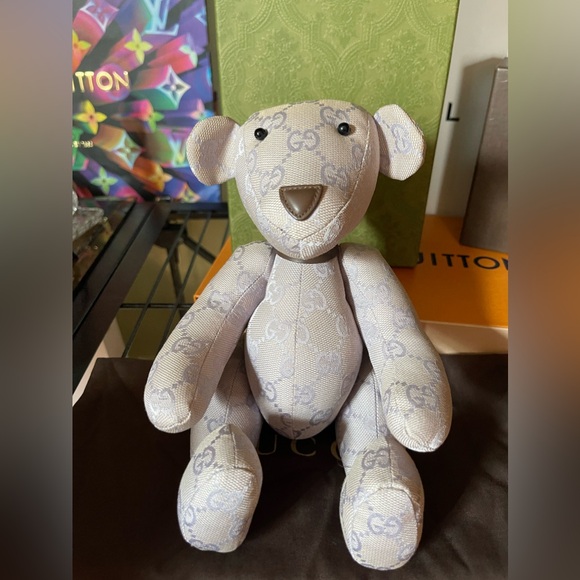 Gucci Accessories - GUCCI BEAR!